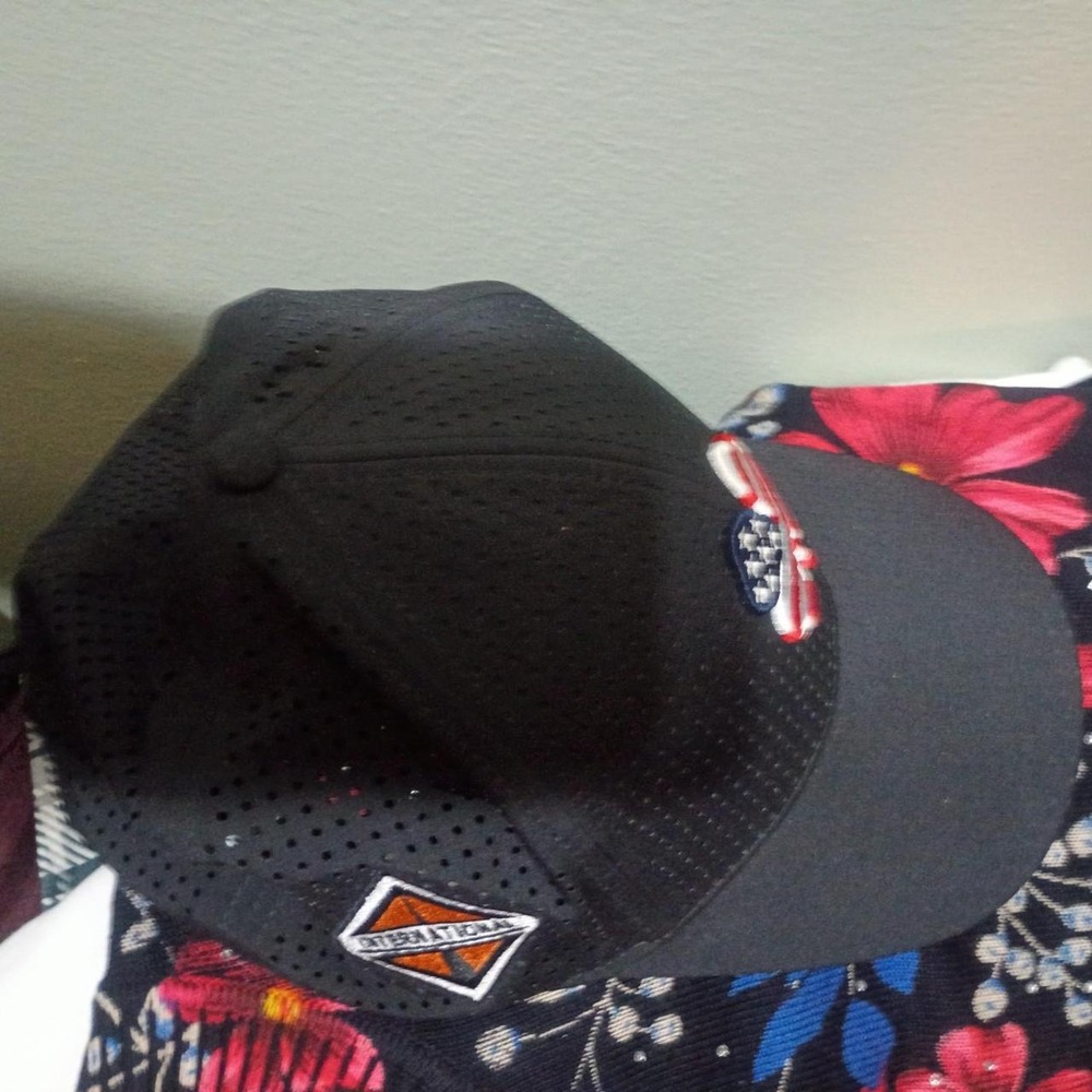 Black clover hat. Fitted stretch. Tiny robbins lucky